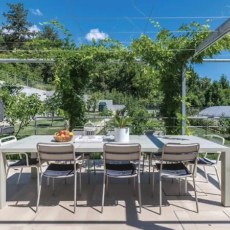 2 Bedroom Beautiful In 5* Plomin