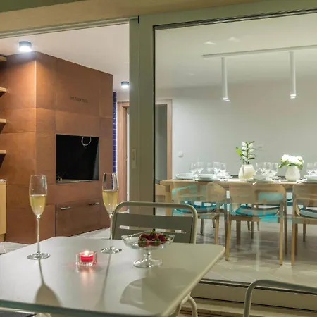 Cozy In With Kitchen * Plomin