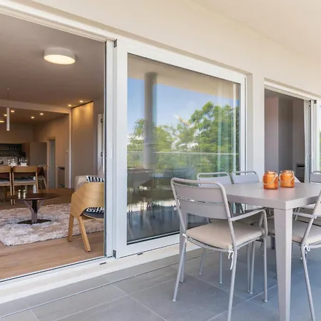 Cozy In With Kitchen Apartment *