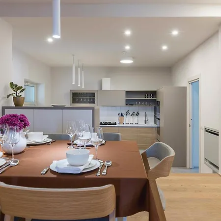 Cozy In With Kitchen Apartment